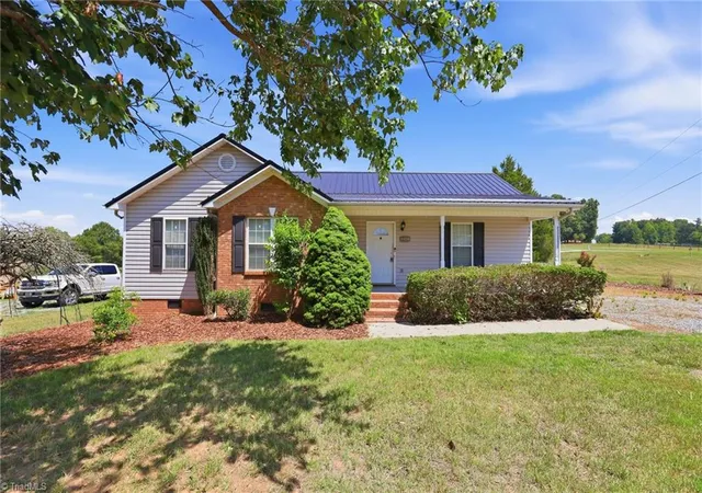 Homes for sale in Reidsville, NC | 1502 Gibbs Rd, Reidsville, NC 27320 | MLS# 1226743