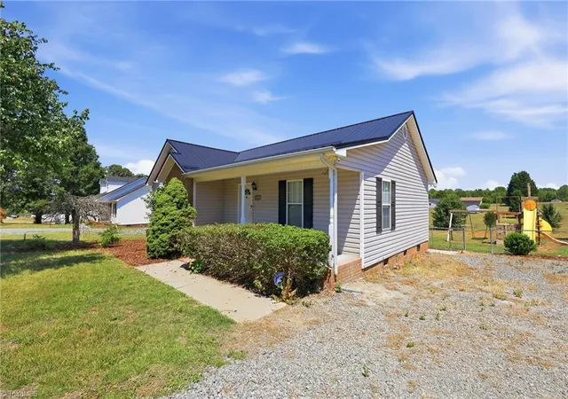 Homes for sale in Reidsville, NC | 1502 Gibbs Rd, Reidsville, NC 27320 | MLS# 1226743