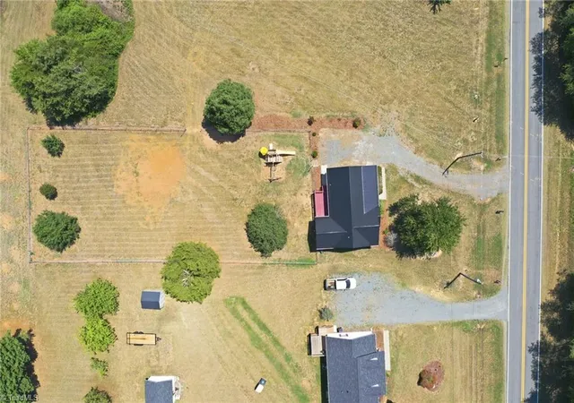 Homes for sale in Reidsville, NC | 1502 Gibbs Rd, Reidsville, NC 27320 | MLS# 1226743