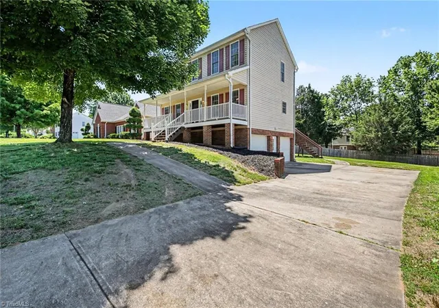 Photo 2 of Single family home for sale at 2910 Bridgeport Dr, Winston Salem, NC 27103 | MLS# 1223363 | Listing updated on 2026-09-29