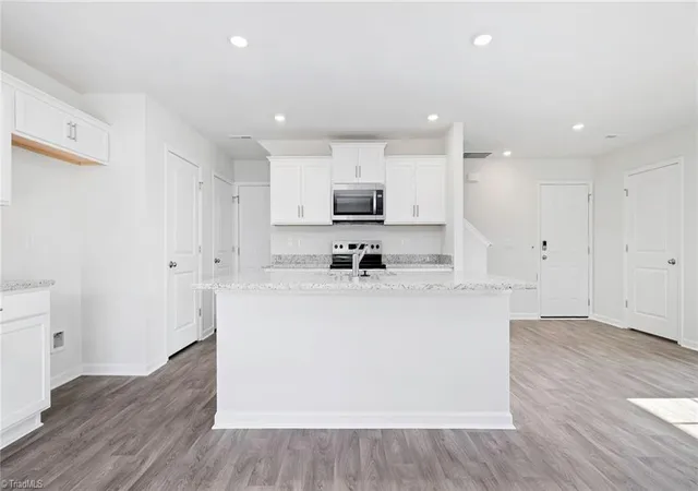 Photo 4 of Sale Pending at 629 Beechwood Cir, Thomasville, NC 27360 | MLS# 1229275 | Listing updated on 2026-09-22