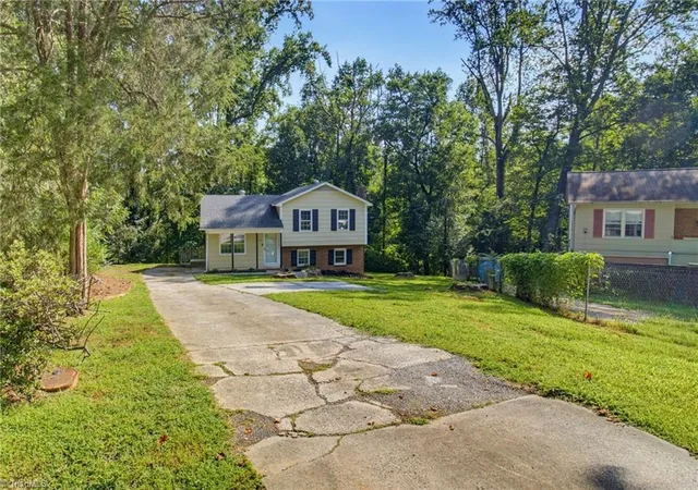 Photo 3 of Sale Pending at 1315 Yardley Ter, Winston Salem, NC 27105 | MLS# 1233618 | Listing updated on 2026-09-10