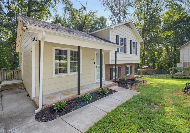 Photo 3 of Sale Pending at 1315 Yardley Ter, Winston Salem, NC 27105 | MLS# 1233618 | Listing updated on 2026-09-10