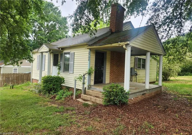 Homes for sale in Winston Salem, NC | 2709 Eastwood Dr, Winston Salem, NC 27107 | MLS# 1217232