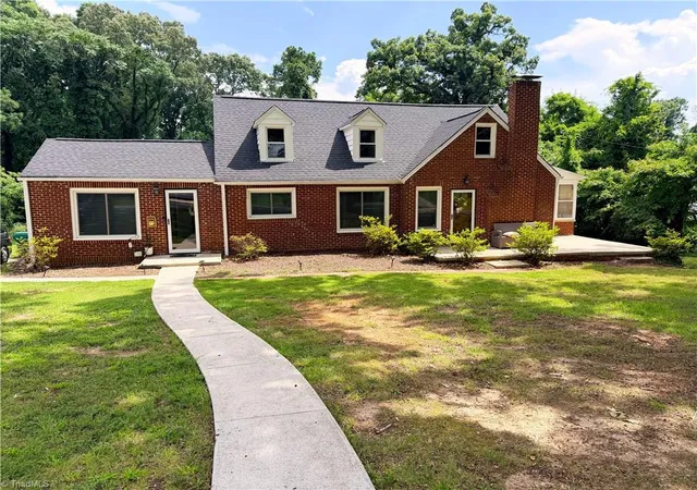 Photo 1 of Single family home for sale at 506 E Farriss Ave, High Point, NC 27262 | MLS# 1228528 | Listing updated on 2026-09-17