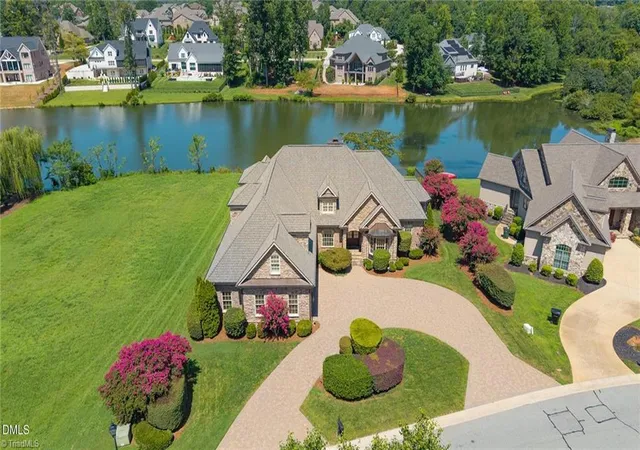 Photo 2 of Single family home for sale at 841 Dunleigh Dr, Burlington, NC 27215 | MLS# 1231843 | Listing updated on 2026-08-20