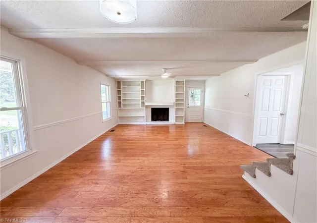 Photo 3 of Single family home for sale at 800 Edinburgh Dr, Jamestown, NC 27282 | MLS# 1228491 | Listing updated on 2026-09-18