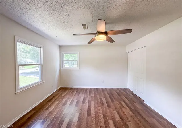 Photo 3 of Single family home for sale at 800 Edinburgh Dr, Jamestown, NC 27282 | MLS# 1228491 | Listing updated on 2026-09-19