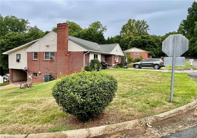 Photo 3 of Single family home for sale at 901 10th Street, North Wilkesboro, NC 28659 | MLS# 1230141 | Listing updated on 2026-08-08