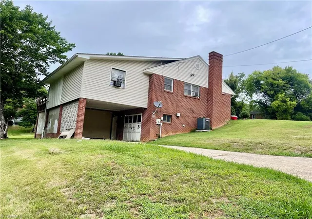 Photo 5 of Single family home for sale at 901 10th Street, North Wilkesboro, NC 28659 | MLS# 1230141 | Listing updated on 2026-08-08