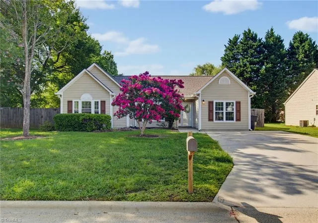 2nd image of 3701 Woodpark Dr, High Point, NC 27282 | MLS# 1229905