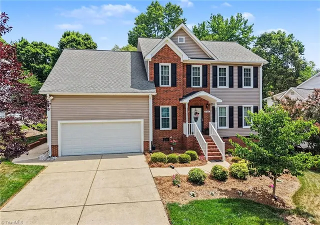 2nd image of 2104 Gate Post Dr, Greensboro, NC 27455 | MLS# 1226960
