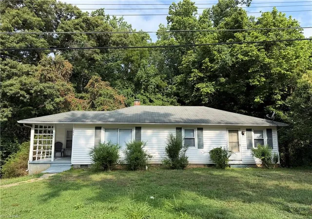 Homes for sale in Winston Salem, NC | 3616 Harvard Rd, Winston Salem, NC 27107 | MLS# 1225287