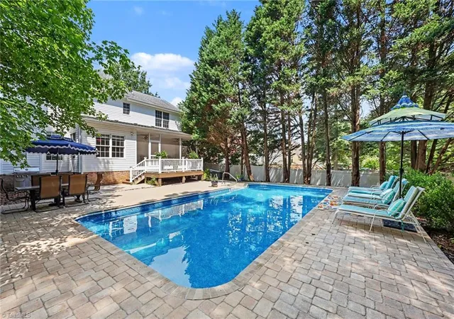 Photo 3 of Single family home for sale at 4008 Braddock Rd, High Point, NC 27265 | MLS# 1230055 | Listing updated on 2026-09-10
