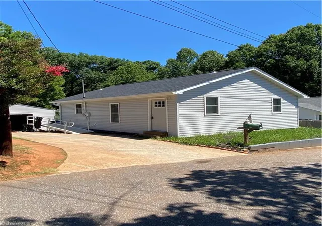 Homes for sale in North Wilkesboro, NC | 604 Peden St, North Wilkesboro, NC 28659 | MLS# 1225420