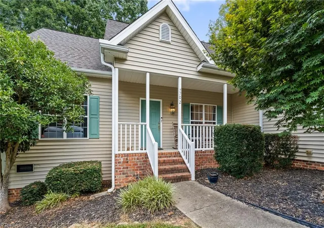 3rd image of 7702 Perthshire Dr, Oak Ridge, NC 27310 | MLS# 1232928