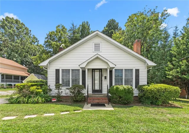 1st image of 709 E Sunrise Ave, Thomasville, NC 27360 | MLS# 1232892