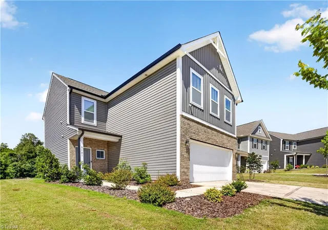 Photo 4 of Single family home for sale at 5141 Reedy Crk Farm Cir, Greensboro, NC 27405 | MLS# 1222771 | Listing updated on 2026-09-16