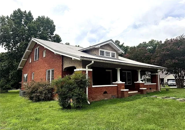 Photo 4 of Sale Pending at 441 Elk Spur St, Elkin, NC 28621 | MLS# 1227562 | Listing updated on 2026-08-22
