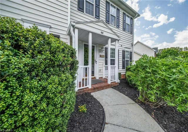 Photo 2 of Single family home for sale at 440 Craver Pointe Dr, Clemmons, NC 27012 | MLS# 1229238 | Listing updated on 2026-09-12