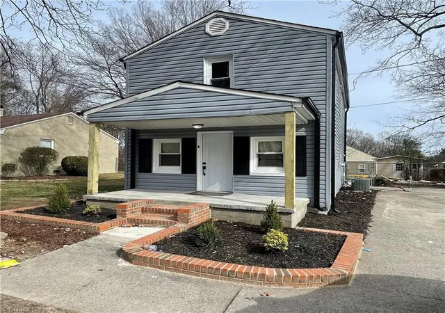 Photo 1 of Single family home for sale at 1013 Willow Rd, Greensboro, NC 27401 | MLS# 1233754 | Listing updated on 2026-09-11