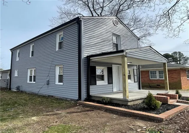 Photo 2 of Single family home for sale at 1013 Willow Rd, Greensboro, NC 27401 | MLS# 1233754 | Listing updated on 2026-09-11