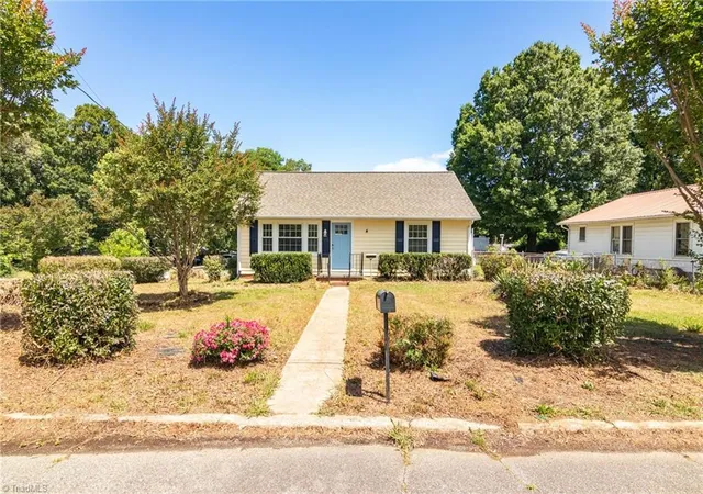 Photo 2 of Single family home for sale at 214 Moon St, Thomasville, NC 27360 | MLS# 1219891 | Listing updated on 2026-09-13
