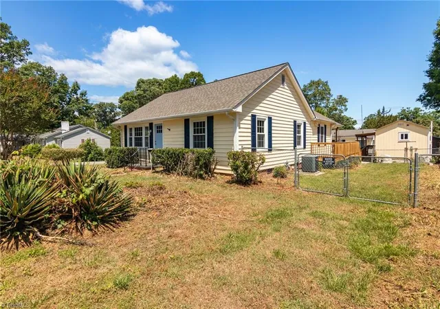 Photo 3 of Single family home for sale at 214 Moon St, Thomasville, NC 27360 | MLS# 1219891 | Listing updated on 2026-09-13