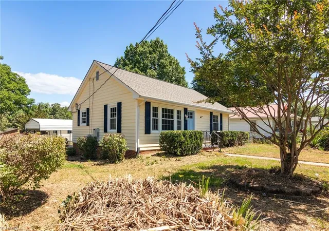 Photo 3 of Single family home for sale at 214 Moon St, Thomasville, NC 27360 | MLS# 1219891 | Listing updated on 2026-09-13