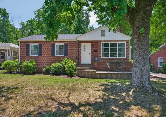 Photo 3 of Single family home for sale at 215 S Lindell Rd, Greensboro, NC 27403 | MLS# 1227700 | Listing updated on 2026-09-13