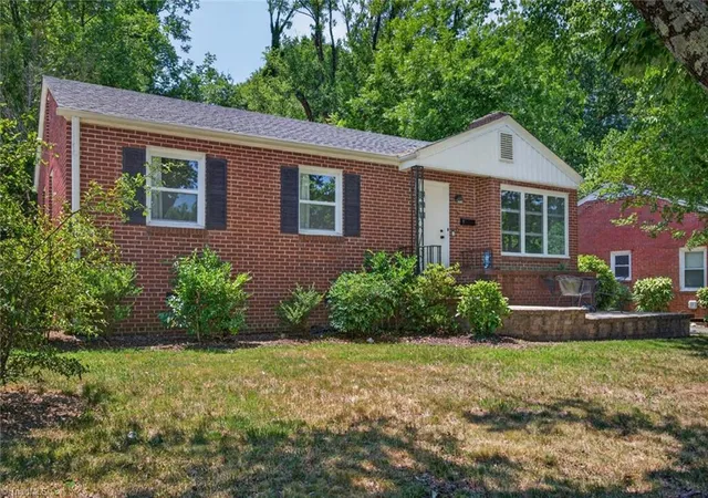 Photo 4 of Single family home for sale at 215 S Lindell Rd, Greensboro, NC 27403 | MLS# 1227700 | Listing updated on 2026-09-13