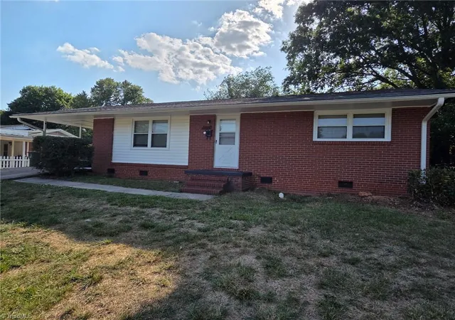 Homes for sale in Winston Salem, NC | 2812 Emerson St, Winston Salem, NC 27107 | MLS# 1220212