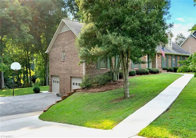 Photo 4 of Sale Pending at 3440 Dixiana Ln, Pfafftown, NC 27040 | MLS# 1231312 | Listing updated on 2026-10-06