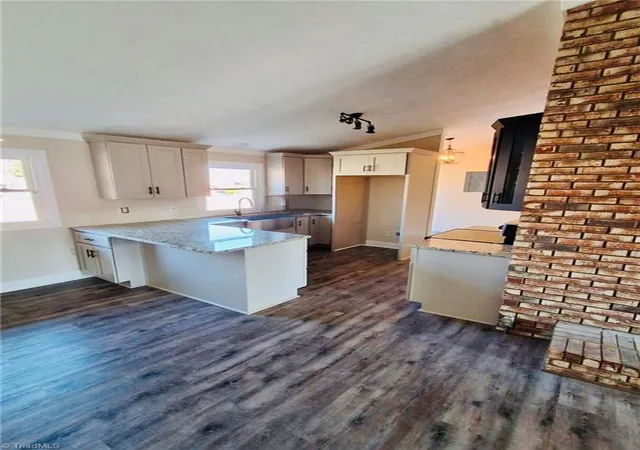 Photo 4 of Single family home for sale at 118 Lakeview Cir, Thomasville, NC 27360 | MLS# 1229411 | Listing updated on 2026-09-02
