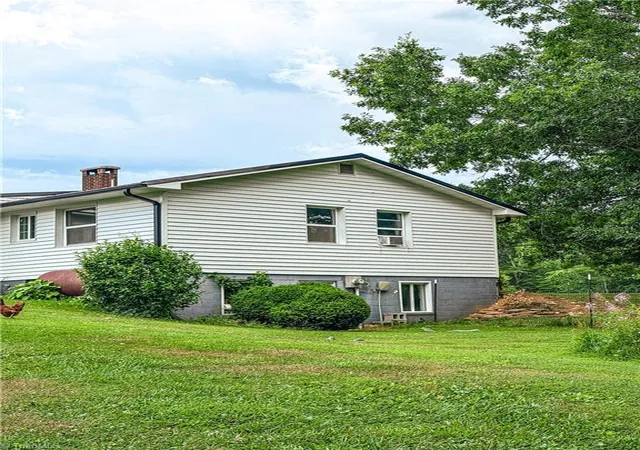 Homes for sale in Piney Creek, NC | 808 Piney Creek School Rd, Piney Creek, NC 28663 | MLS# 1227697