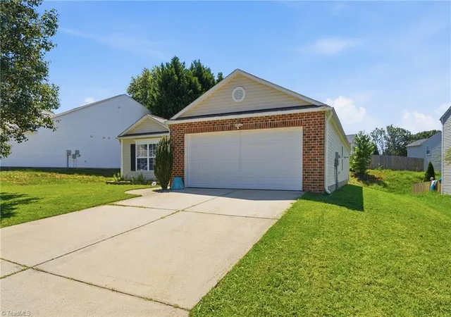 Photo 3 of Sale Pending at 4560 Vernon Farms Blvd, Kernersville, NC 27284 | MLS# 1229353 | Listing updated on 2026-09-12