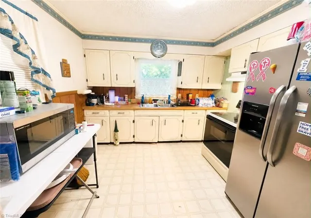 Photo 3 of Single family home for sale at 302 Island Dr, Madison, NC 27025 | MLS# 1227610 | Listing updated on 2026-08-18