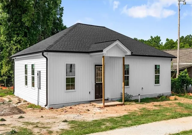 Photo 3 of Single family home for sale at 814 Vail Ave, High Point, NC 27260 | MLS# 1228537 | Listing updated on 2026-07-22