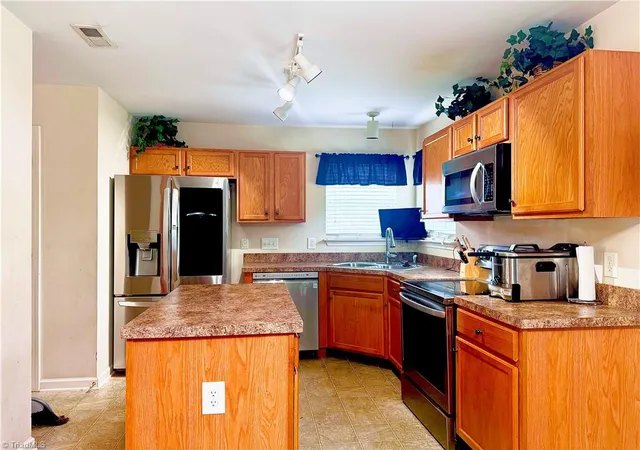 Photo 2 of Sale Pending at 622 Bentley Ln, Burlington, NC 27217 | MLS# 1150951 | Listing updated on 2024-12-25