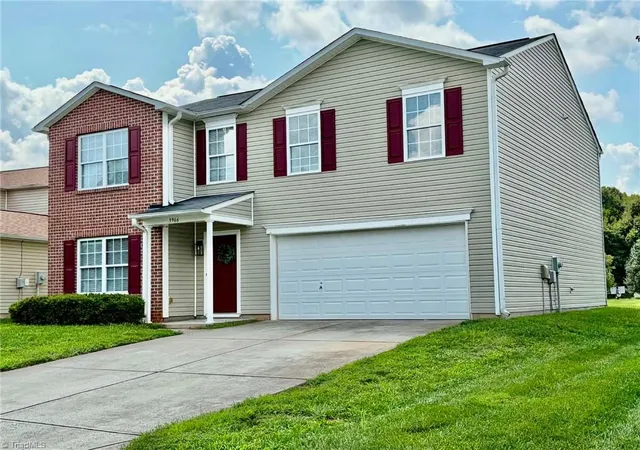Photo 2 of Single family home for sale at 3966 Heather View Ln, Winston Salem, NC 27127 | MLS# 1230760 | Listing updated on 2026-09-16