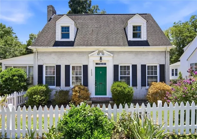 Photo 2 of Single family home for sale at 2209 W Friendly Ave, Greensboro, NC 27403 | MLS# 1227381 | Listing updated on 2026-09-13