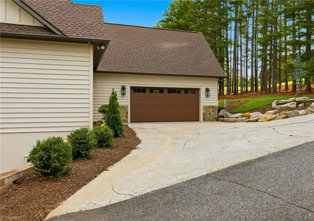 Photo 4 of Single family home for sale at 643 Landing Dr, Jefferson, NC 28640 | MLS# 1229956 | Listing updated on 2026-08-05