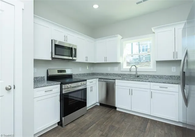 Photo 4 of Single family home for sale at 559 Pinnix Rd, Burlington, NC 27217 | MLS# 1217323 | Listing updated on 2026-09-17