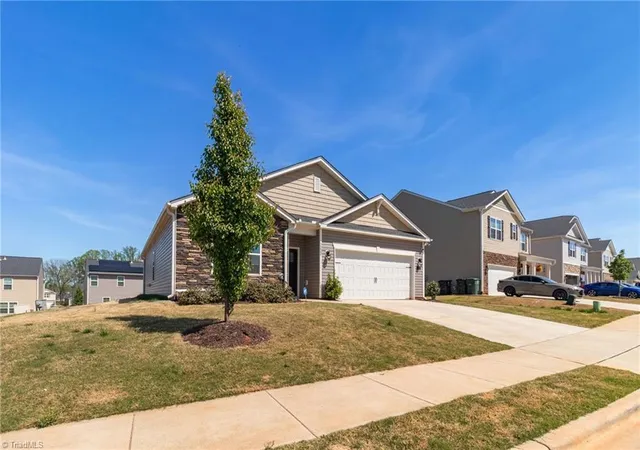 Photo 3 of Single family home for sale at 3222 Highlander Point, Greensboro, NC 27405 | MLS# 1215763 | Listing updated on 2026-07-29