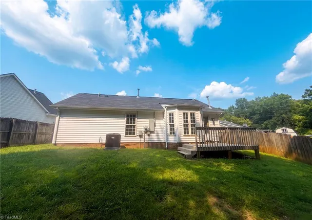 Photo 4 of Single family home for sale at 2110 Carlisle Way, High Point, NC 27265 | MLS# 1229426 | Listing updated on 2026-09-19