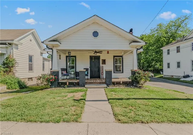Homes for sale in Mount Airy, NC | 130 W Elm St, Mount Airy, NC 27030 | MLS# 1222071