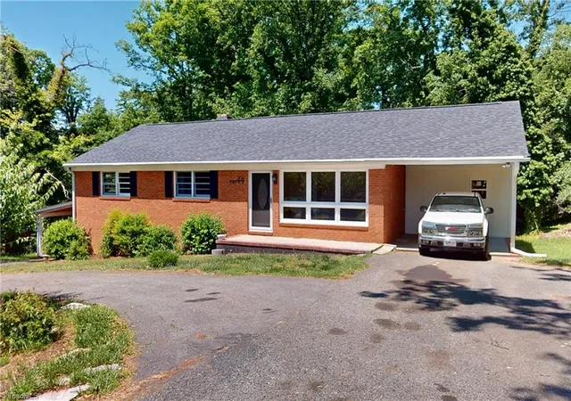 2nd image of 204 Forest Hill Rd, Mount Airy, NC 27030 | MLS# 1221817