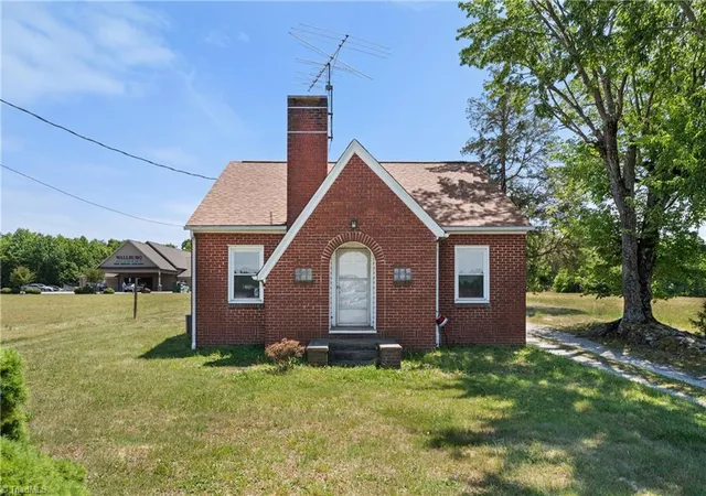Homes for sale in Winston Salem, NC | 5358 Gumtree Rd, Winston Salem, NC 27107 | MLS# 1218465
