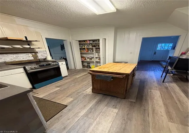 Photo 2 of Single family home for sale at 427 W Lexington Ave, High Point, NC 27262 | MLS# 1223781 | Listing updated on 2026-08-05