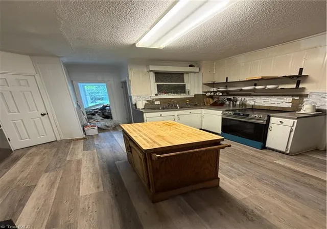 Photo 3 of Single family home for sale at 427 W Lexington Ave, High Point, NC 27262 | MLS# 1223781 | Listing updated on 2026-08-05